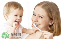 寶寶換牙可以吃糖嗎？小孩換牙期間能不能吃糖？