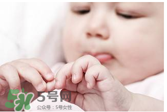 寶寶指甲凹凸不平是什么原因？寶寶指甲凹凸不平正常嗎？