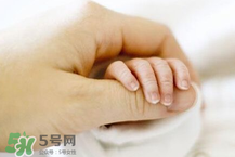 寶寶指甲多久剪一次？寶寶指甲多大可以剪？