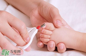 寶寶指甲多久剪一次？寶寶指甲多大可以剪？