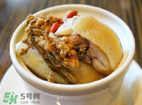 枇杷花怎么煲湯？枇杷花煲湯搭配什么最佳？