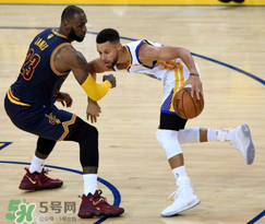 under armour curry4怎么樣？庫里第四代簽名鞋總決賽戰(zhàn)靴細(xì)節(jié)諜照