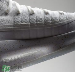under armour curry4怎么樣？庫里第四代簽名鞋總決賽戰(zhàn)靴細(xì)節(jié)諜照