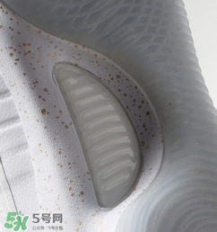 under armour curry4怎么樣？庫里第四代簽名鞋總決賽戰(zhàn)靴細(xì)節(jié)諜照