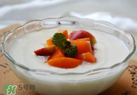 油桃和酸奶能一起吃嗎？油桃能和酸奶一起吃嗎？