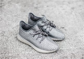 adidas yeezy 350 boost v2蟒蛇皮定制版多少錢？