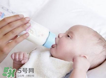 奶粉斷貨可以用別的奶代替一天嗎？奶粉斷貨注意事項