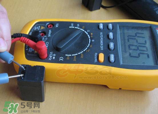 電蚊拍充不進(jìn)電怎么回事？電蚊拍充不了電怎么辦？