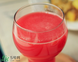 西瓜汁為什么會分層？西瓜汁分層還能喝嗎？