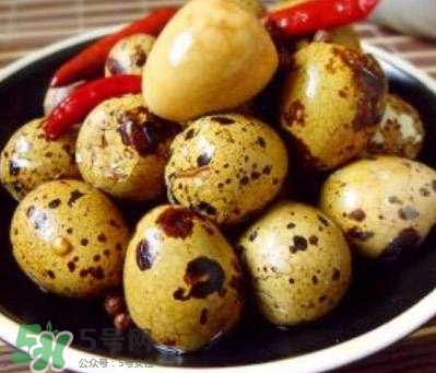 鵪鶉蛋能和胡蘿卜一起吃嗎？鵪鶉蛋能放多久？