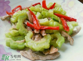 苦瓜炒肉怎么炒不苦？苦瓜炒肉怎么做才不苦？