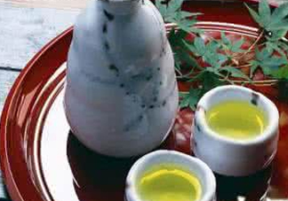 竹葉青酒不能和什么一起吃？喝竹葉青酒要注意什么？