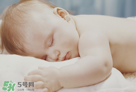 寶寶需要枕頭嗎？寶寶多大可以用枕頭？