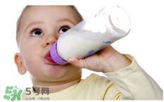 母乳寶寶要比喂奶粉的寶寶體質(zhì)好嗎 母乳比奶粉營養(yǎng)嗎？