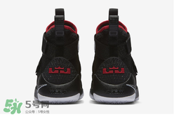 nike lebron soldier 11 bred多少錢？耐克士兵11黑紅配色專柜價(jià)格