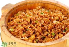 醬油炒飯?jiān)趺醋?？醬油炒飯生抽還是老抽