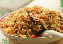 醬油炒飯?jiān)趺醋觯酷u油炒飯生抽還是老抽