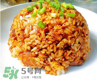 醬油炒飯?jiān)趺醋?？醬油炒飯生抽還是老抽