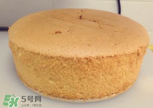 戚風(fēng)蛋糕怎么做才松軟？戚風(fēng)蛋糕怎么切開