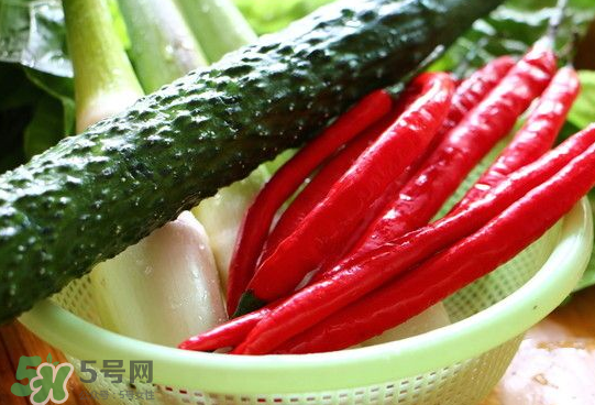 辣椒和黃瓜能一起吃嗎？黃瓜和辣椒一起吃好嗎？