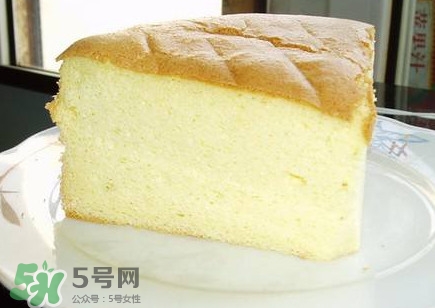 戚風(fēng)蛋糕怎么做才松軟？戚風(fēng)蛋糕怎么切開