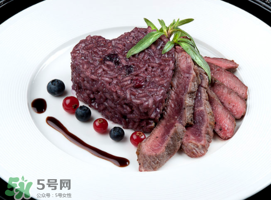 藍(lán)莓和牛肉能一起吃嗎？藍(lán)莓和牛肉會過敏嗎？