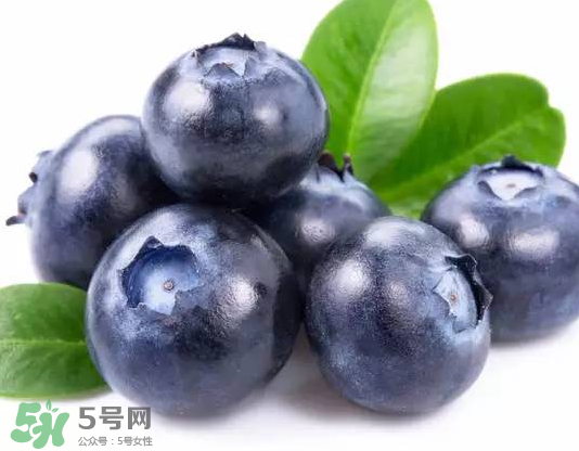 藍(lán)莓和梨子能一起吃嗎？藍(lán)莓雪梨果汁的做法