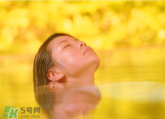 夏天可以泡溫泉嗎？冬天泡溫泉好還是夏天泡溫泉好？