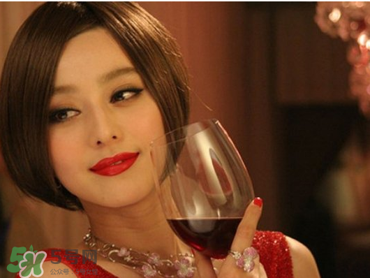 藍(lán)莓酒和葡萄酒哪個好？藍(lán)莓酒好還是葡萄酒好？