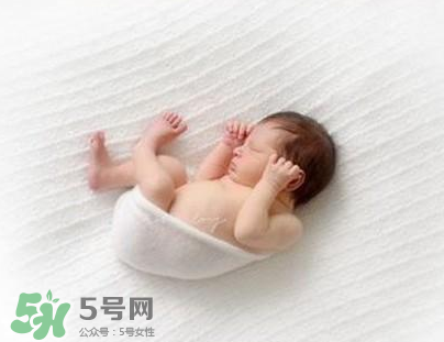 新生兒能用母乳洗臉嗎？新生兒能用母乳擦臉嗎？