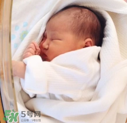 新生兒能用母乳洗臉嗎？新生兒能用母乳擦臉嗎？