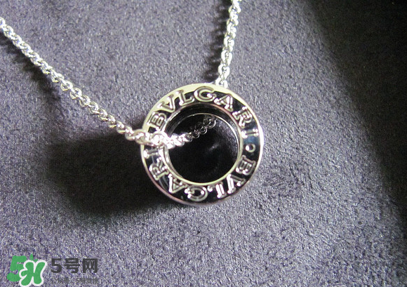 寶格麗小紅人項(xiàng)鏈?zhǔn)鞘裁床馁|(zhì)？寶格麗小紅人項(xiàng)鏈材質(zhì)介紹