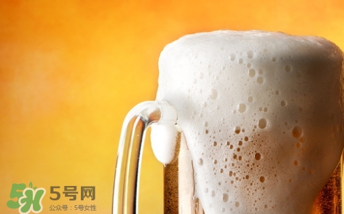 啤酒打開了隔夜還能喝嗎？喝隔夜的啤酒有什么危害？