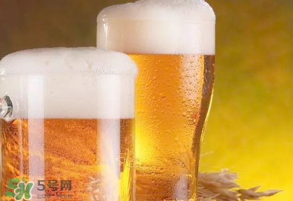 啤酒打開了隔夜還能喝嗎？喝隔夜的啤酒有什么危害？