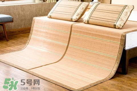 夏天擦涼席用熱水還是用冷水？涼席來年用時注意什么