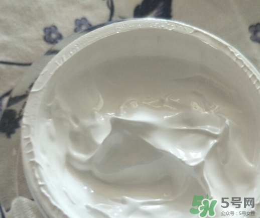 凱芙蘭素顏霜怎么用？凱芙蘭w9素顏霜使用方法