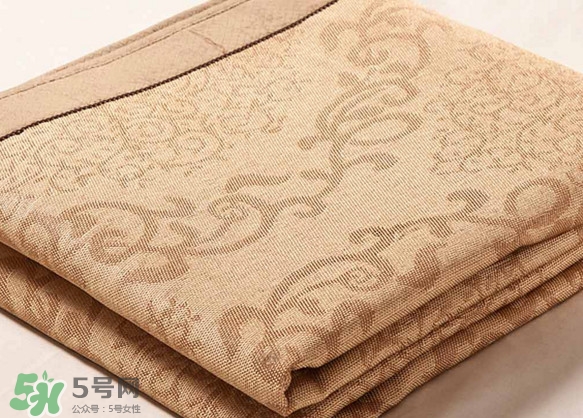 夏天擦涼席用熱水還是用冷水？涼席來年用時注意什么
