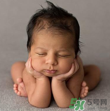 新生兒臍帶發(fā)炎可以用菜油擦嗎？臍帶能不能用菜油擦？
