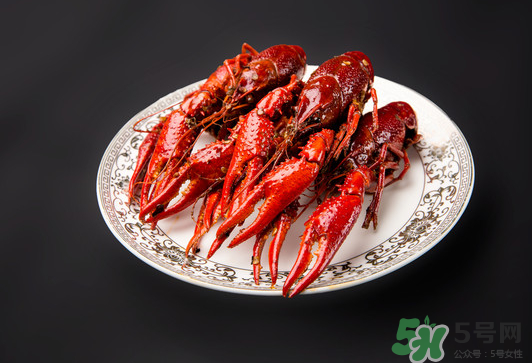 做麻辣小龍蝦放什么調(diào)料？麻辣小龍蝦可以放什么菜？