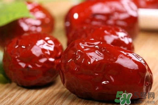 黑枸杞可以和紅棗一起泡嗎？紅棗能和黑枸杞一起吃嗎