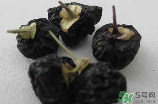 黑枸杞和玫瑰花可以一起泡水喝嗎？玫瑰花黑枸杞泡著喝有什么功效