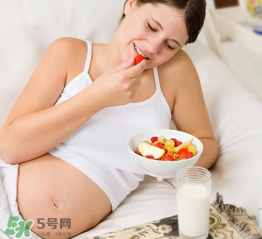 孕婦吃甜食寶寶會(huì)頭大嗎？孕期吃甜食寶寶會(huì)頭變大嗎？