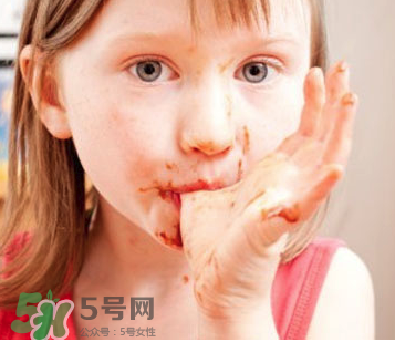 寶寶愛吃甜食智力會(huì)下降嗎？兒童愛吃糖會(huì)影響智力嗎？