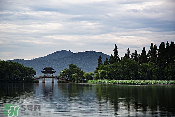 8月份去杭州穿什么？八月份去杭州穿什么衣服