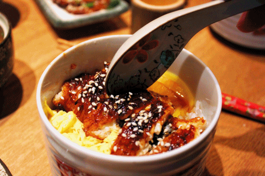 鰻魚飯好吃嗎？鰻魚飯有刺嗎？