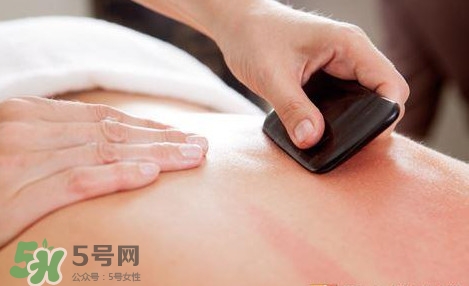 刮痧出現(xiàn)黑紫說(shuō)明什么？感冒刮痧刮哪個(gè)部位