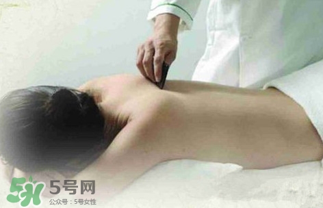 刮痧痛嗎？刮痧疼還是拔罐疼