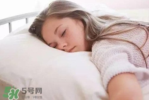 晚上睡覺(jué)趴著睡好嗎？晚上趴著睡覺(jué)有什么壞處