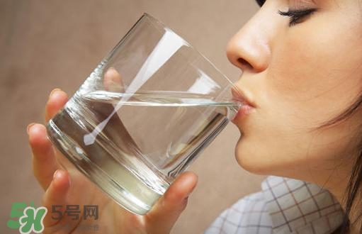 入伏喝什么水好？入伏喝熱水還是冷水？