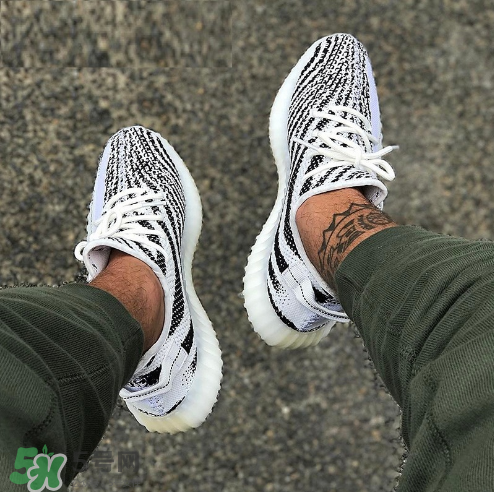 adidas yeezy 350 v2 boost zebra白斑馬市場價多少錢？